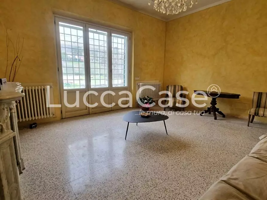 Immagine 4 di Villa in vendita  a Lucca