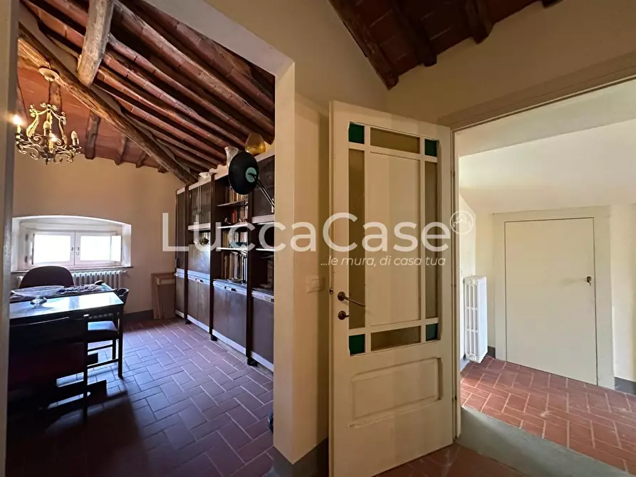 Immagine 27 di Villa in vendita  a Lucca