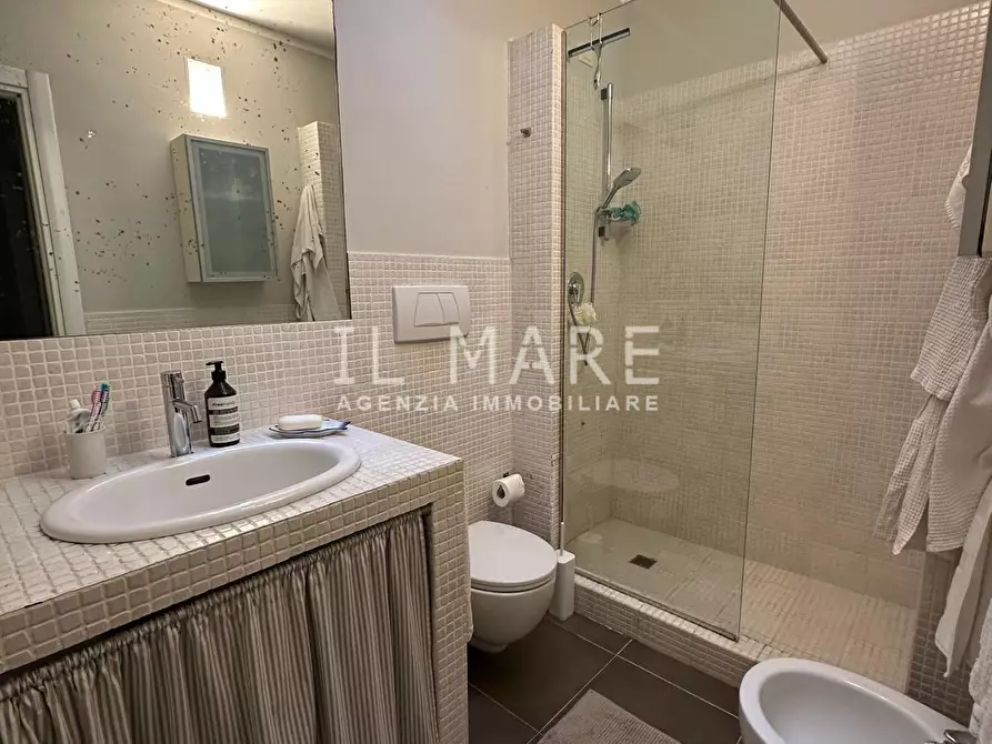 Immagine 8 di Villetta a schiera in vendita  a Massa