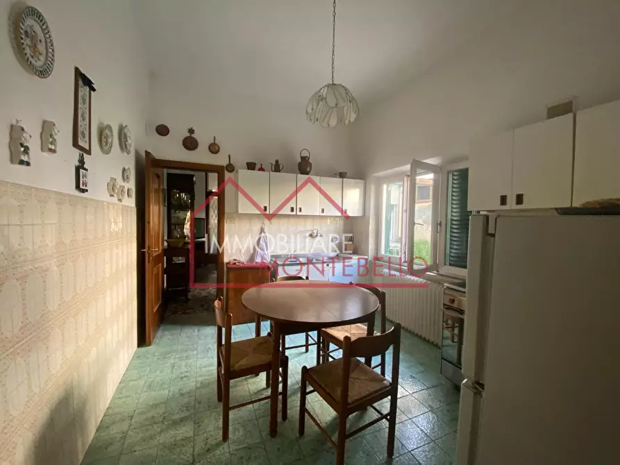 Immagine 43 di Villa in vendita  a Viareggio