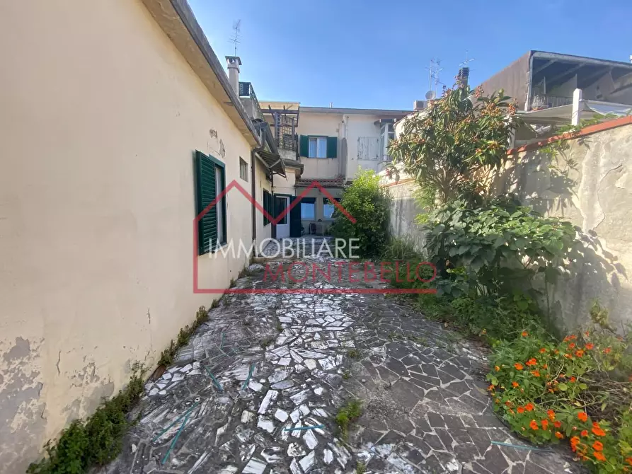 Immagine 47 di Villa in vendita  a Viareggio