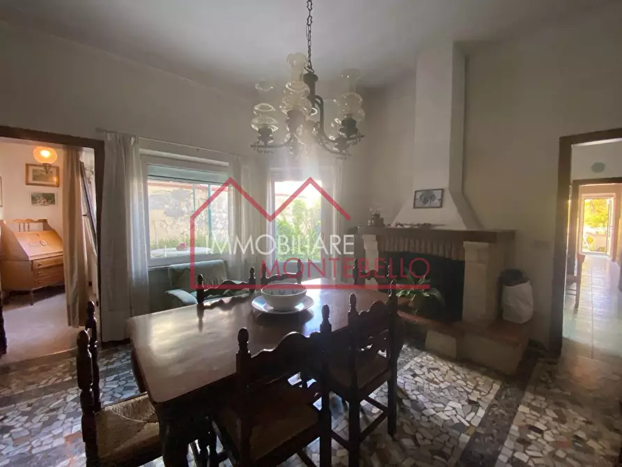 Immagine 3 di Villa in vendita  a Viareggio