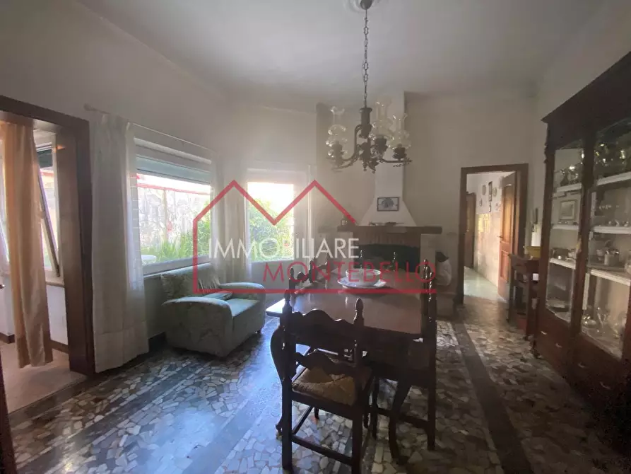 Immagine 4 di Villa in vendita  a Viareggio