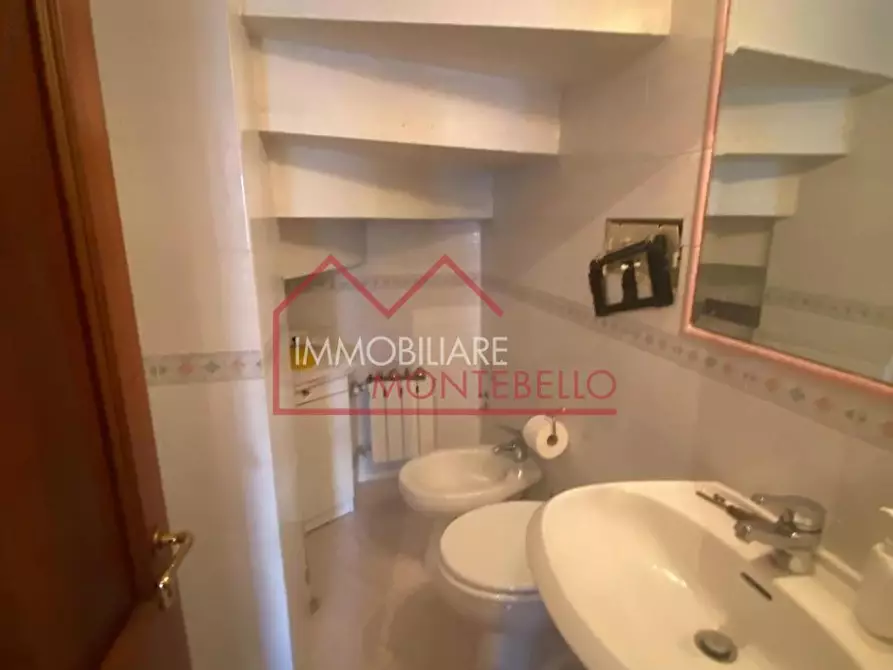 Immagine 41 di Villa in vendita  a Viareggio