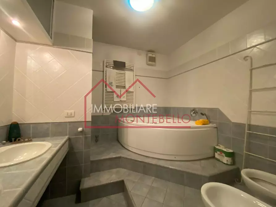 Immagine 24 di Villa in vendita  a Viareggio