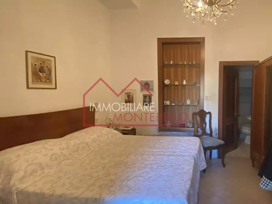 Immagine 40 di Villa in vendita  a Viareggio