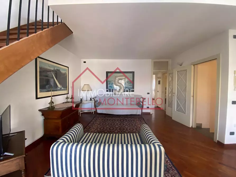 Immagine 12 di Villa in vendita  a Viareggio