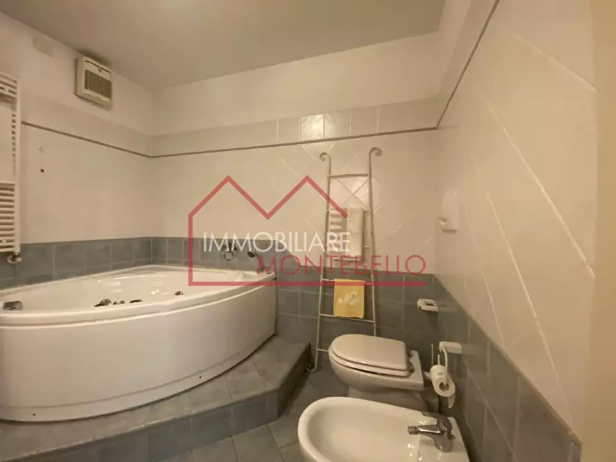 Immagine 30 di Villa in vendita  a Viareggio