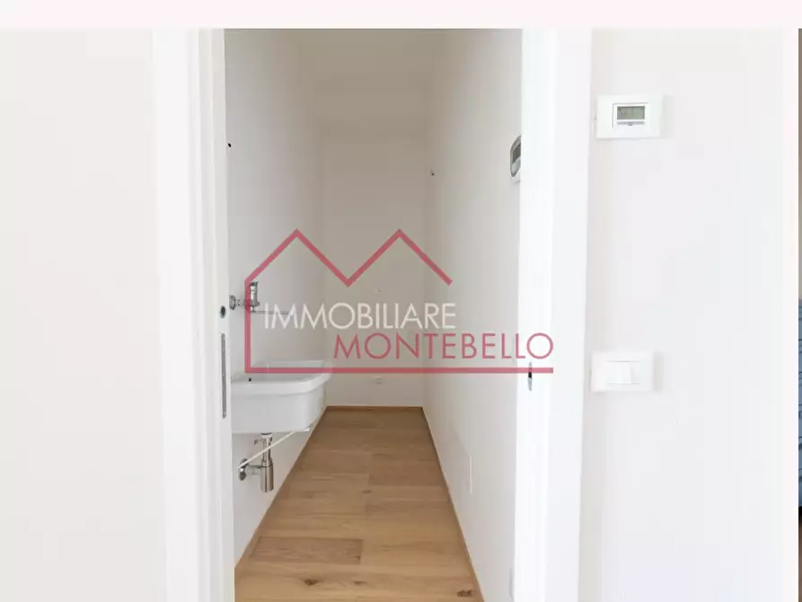 Immagine 12 di Appartamento in vendita  a Camaiore