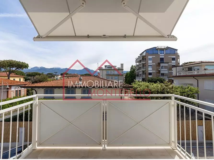 Immagine 10 di Appartamento in vendita  a Camaiore