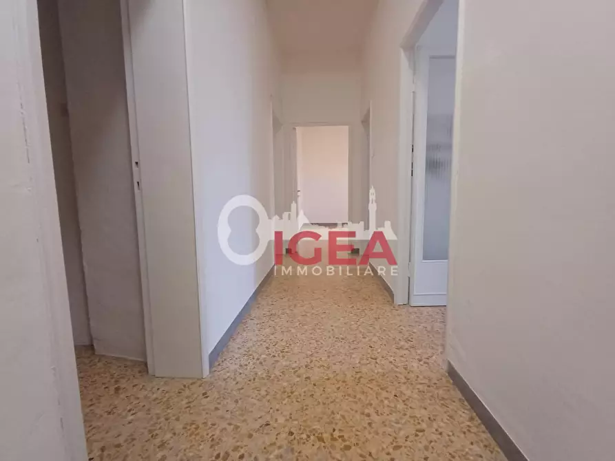 Immagine 4 di Appartamento in vendita  a Siena