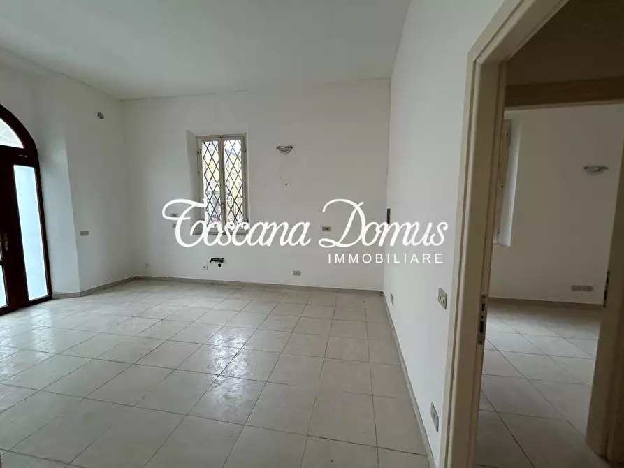 Immagine 4 di Appartamento in vendita  a Siena