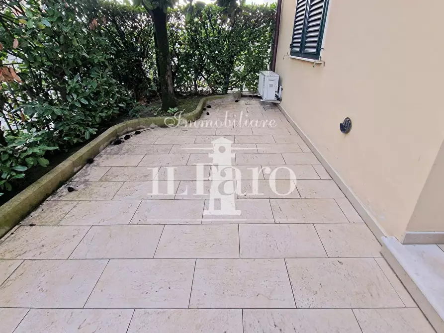 Immagine 38 di Appartamento in vendita  a Campi Bisenzio