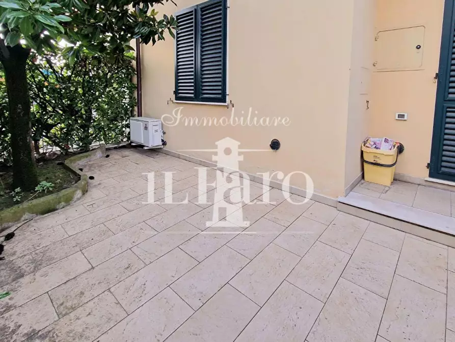 Immagine 39 di Appartamento in vendita  a Campi Bisenzio