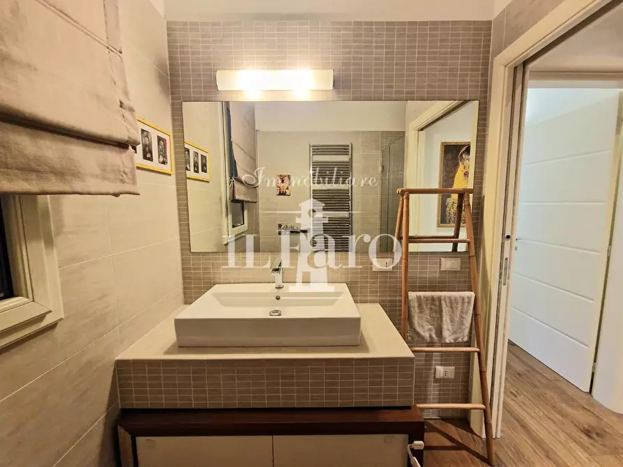 Immagine 29 di Appartamento in vendita  a Campi Bisenzio