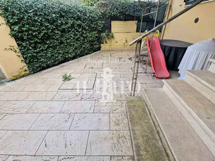 Immagine 34 di Appartamento in vendita  a Campi Bisenzio