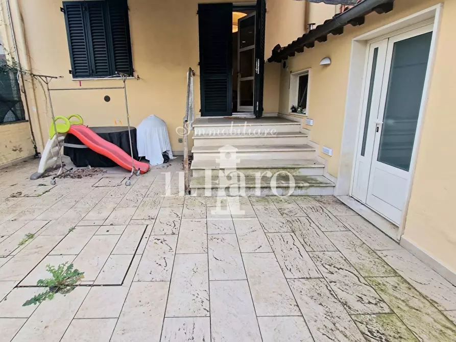 Immagine 36 di Appartamento in vendita  a Campi Bisenzio