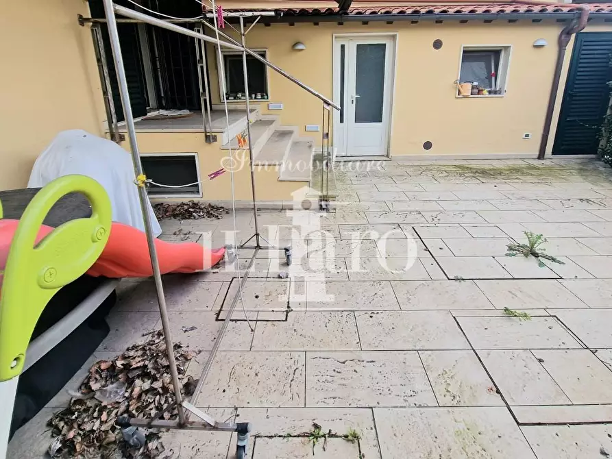 Immagine 32 di Appartamento in vendita  a Campi Bisenzio