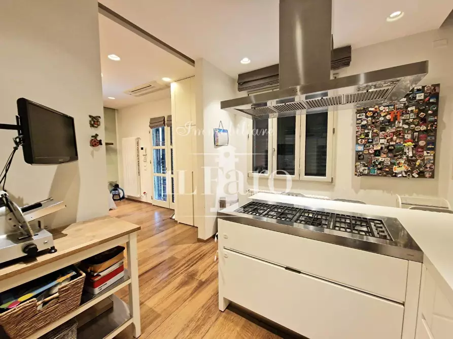 Immagine 13 di Appartamento in vendita  a Campi Bisenzio