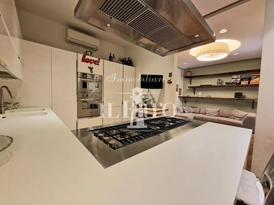 Immagine 12 di Appartamento in vendita  a Campi Bisenzio