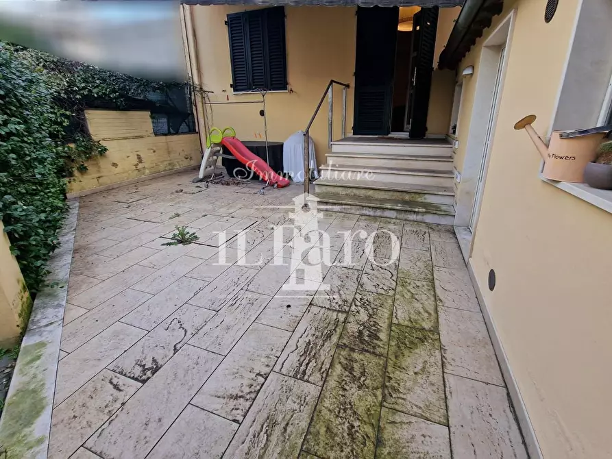 Immagine 33 di Appartamento in vendita  a Campi Bisenzio