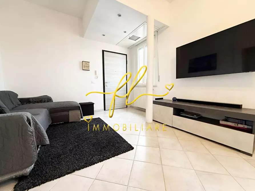 Immagine 2 di Appartamento in vendita  a Cecina