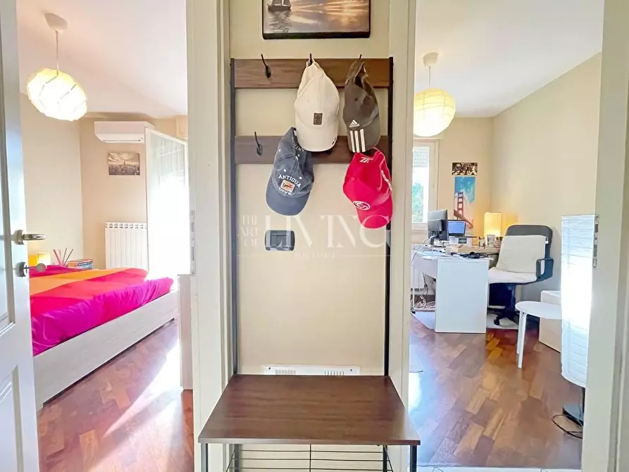 Immagine 9 di Appartamento in vendita  a Lucca