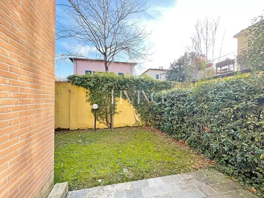 Immagine 24 di Appartamento in vendita  a Lucca