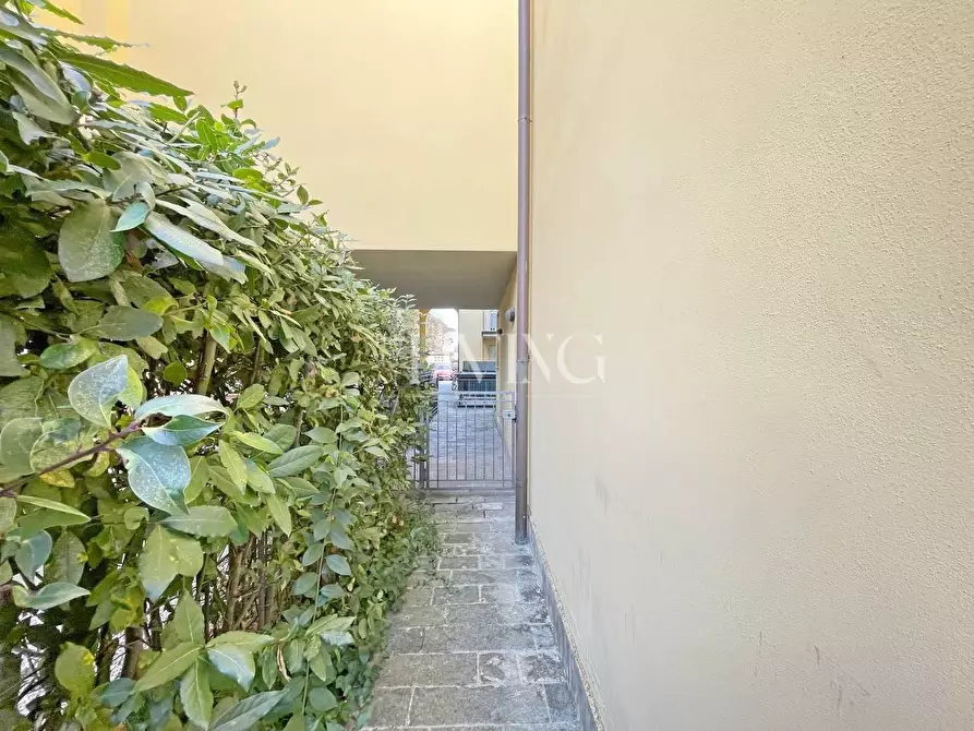 Immagine 22 di Appartamento in vendita  a Lucca