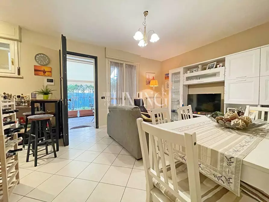 Immagine 5 di Appartamento in vendita  a Lucca