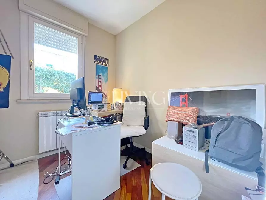 Immagine 16 di Appartamento in vendita  a Lucca