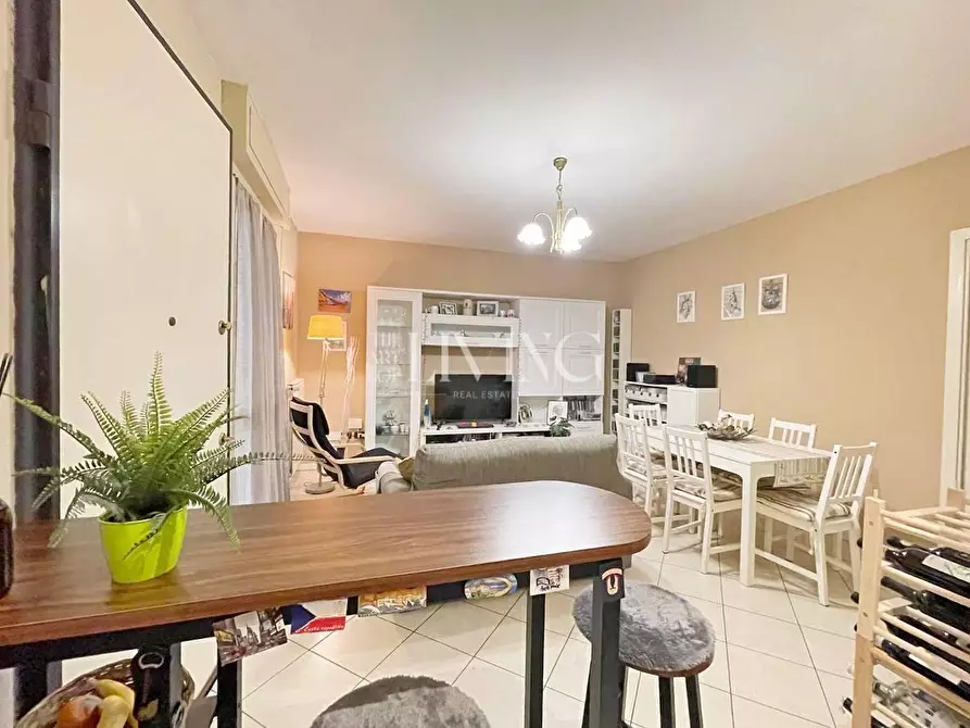 Immagine 8 di Appartamento in vendita  a Lucca