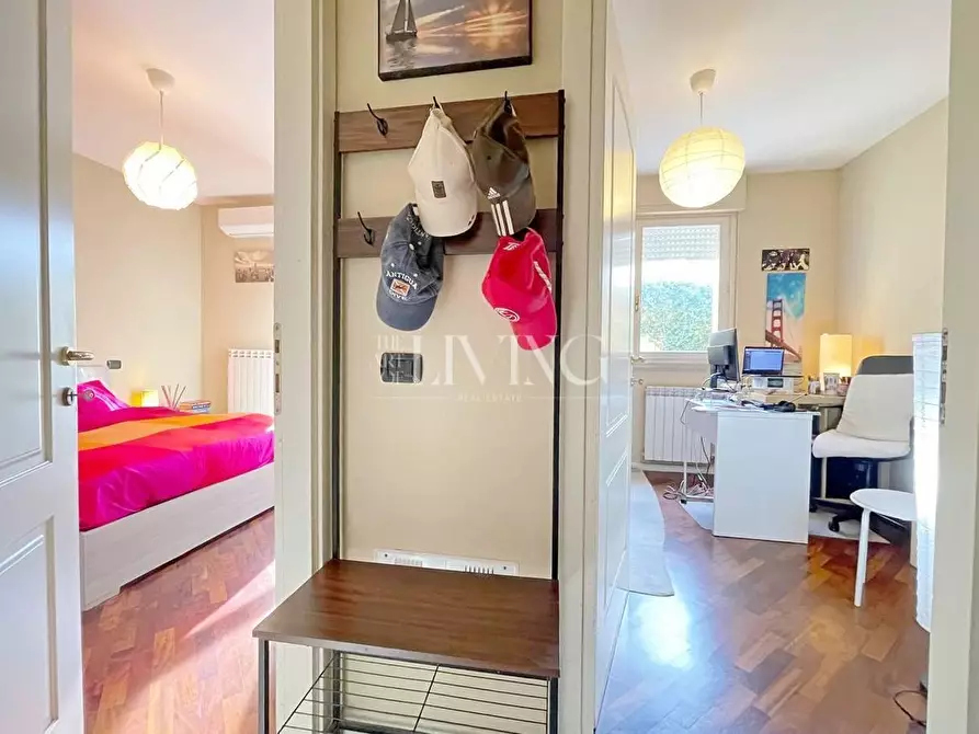 Immagine 15 di Appartamento in vendita  a Lucca