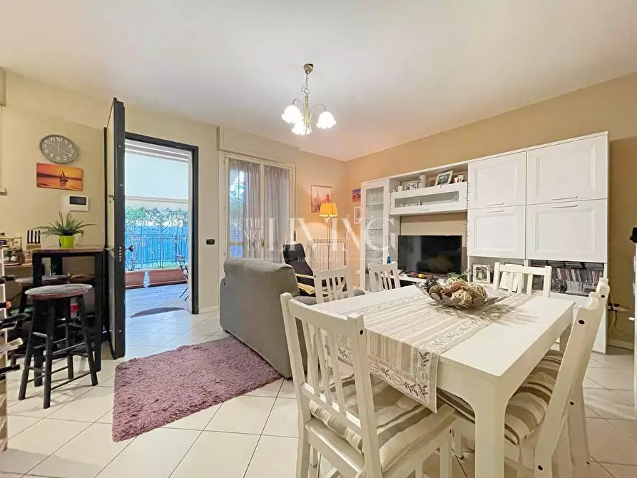 Immagine 2 di Appartamento in vendita  a Lucca