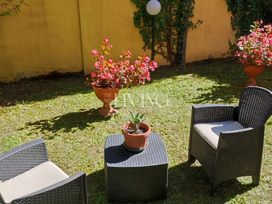 Immagine 27 di Appartamento in vendita  a Lucca