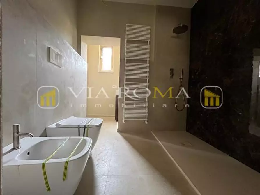 Immagine 21 di Appartamento in vendita  a Lucca