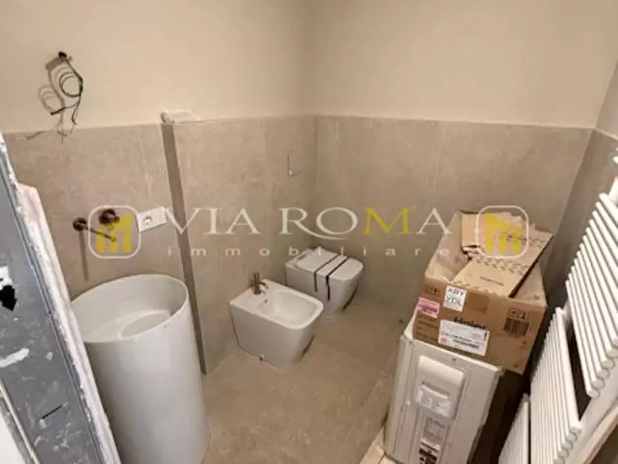 Immagine 11 di Appartamento in vendita  a Lucca