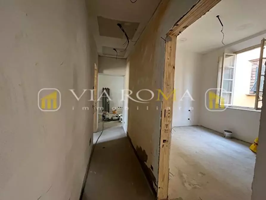 Immagine 11 di Appartamento in vendita  a Lucca