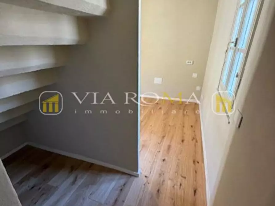 Immagine 8 di Appartamento in vendita  a Lucca