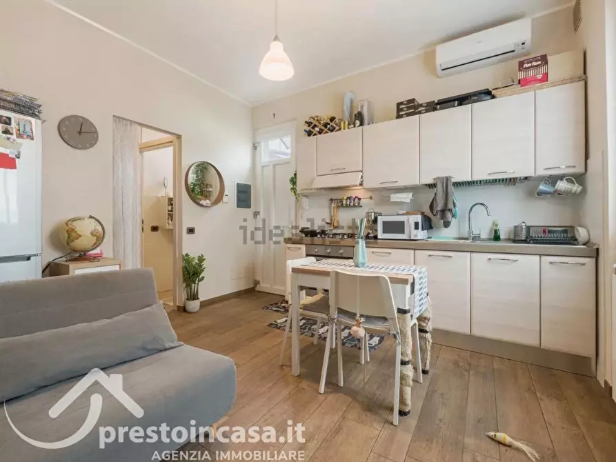 Immagine 1 di Appartamento in vendita  a Viareggio