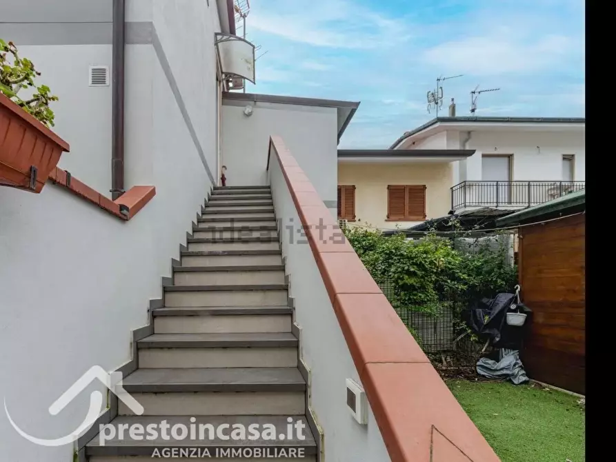 Immagine 9 di Appartamento in vendita  a Viareggio