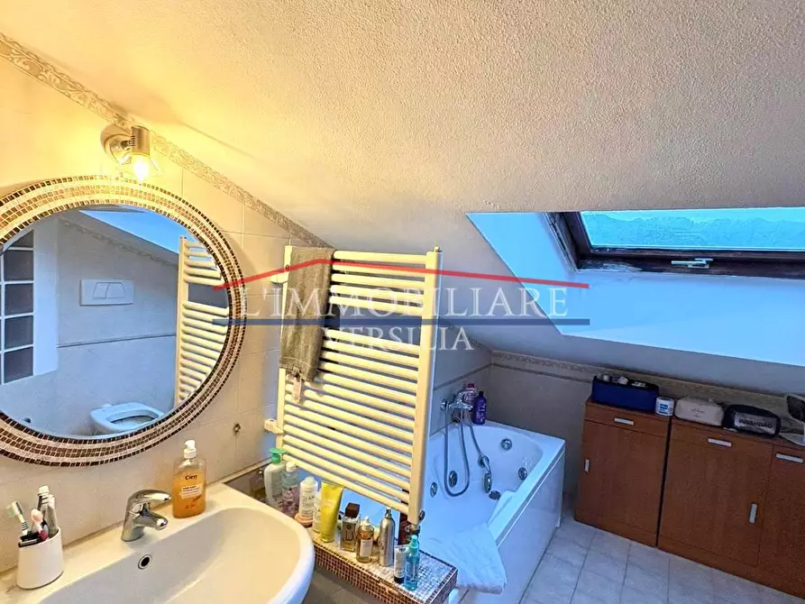 Immagine 2 di Appartamento in vendita  a Massa