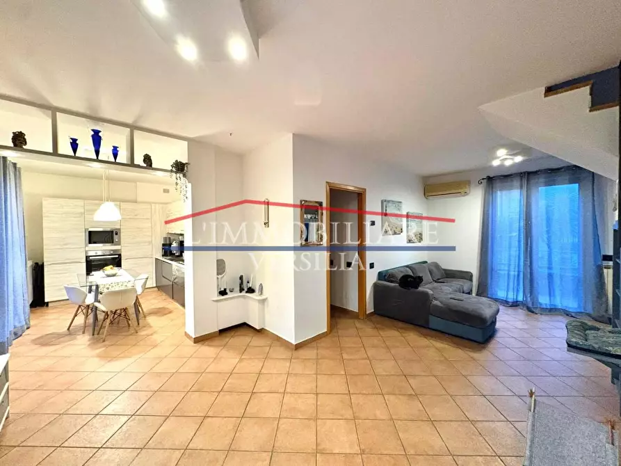 Immagine 11 di Appartamento in vendita  a Massa