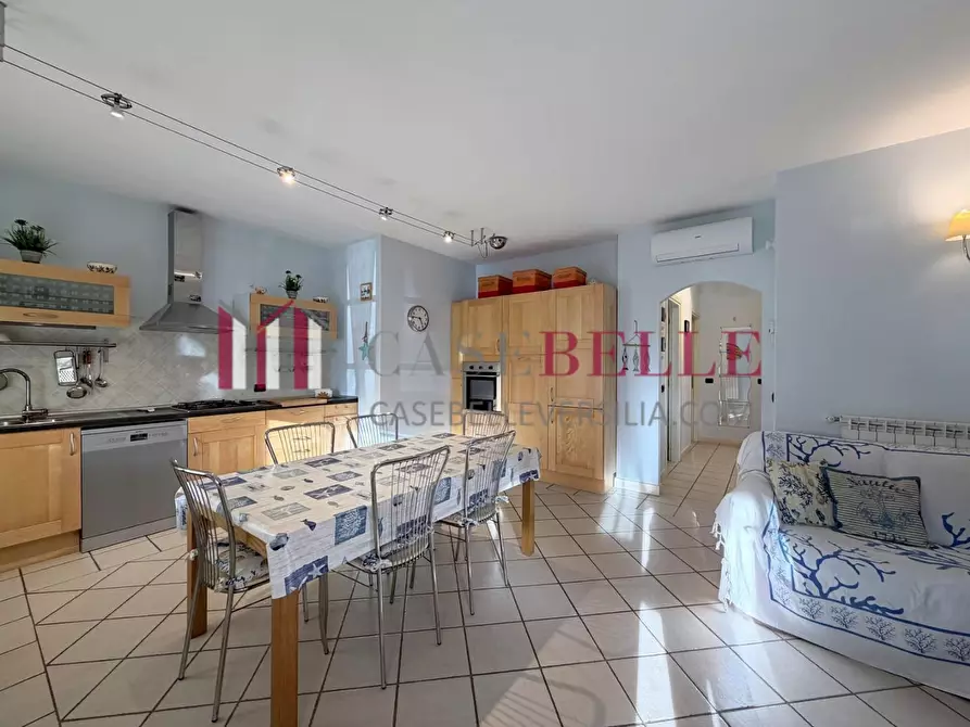 Immagine 1 di Appartamento in affitto  a Camaiore