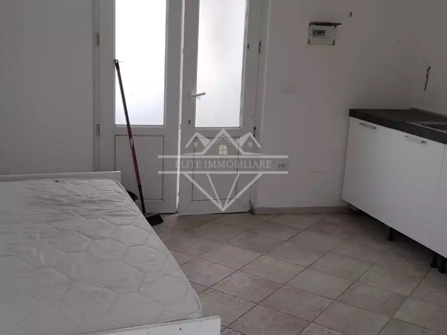 Immagine 6 di Magazzino in vendita  a Carrara