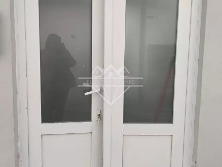 Immagine 3 di Magazzino in vendita  a Carrara