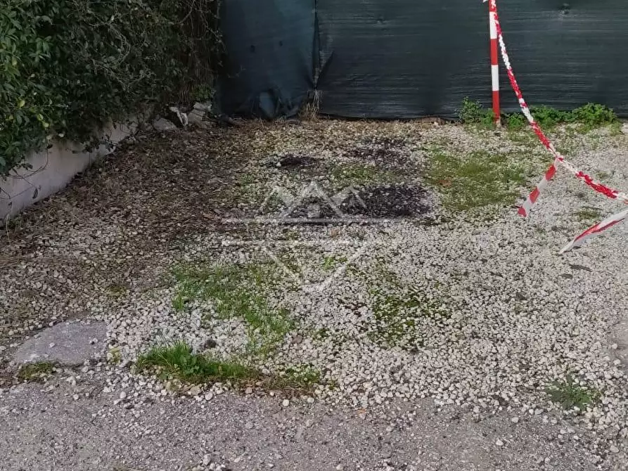 Immagine 13 di Magazzino in vendita  a Carrara