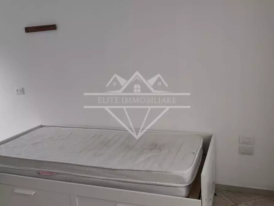 Immagine 7 di Magazzino in vendita  a Carrara