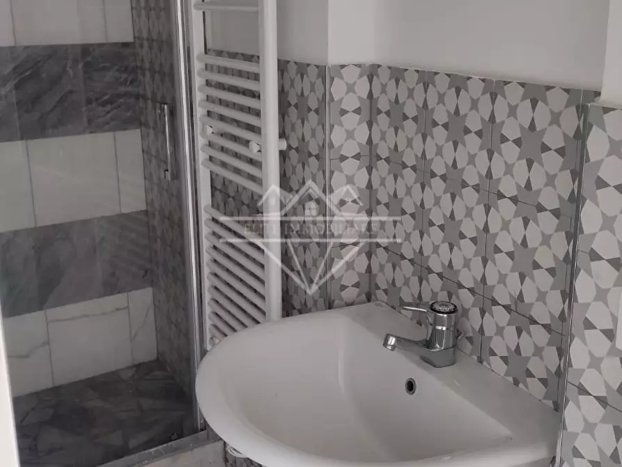 Immagine 10 di Magazzino in vendita  a Carrara