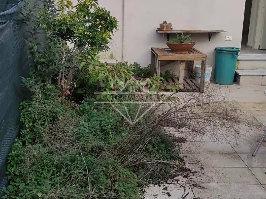 Immagine 12 di Magazzino in vendita  a Carrara